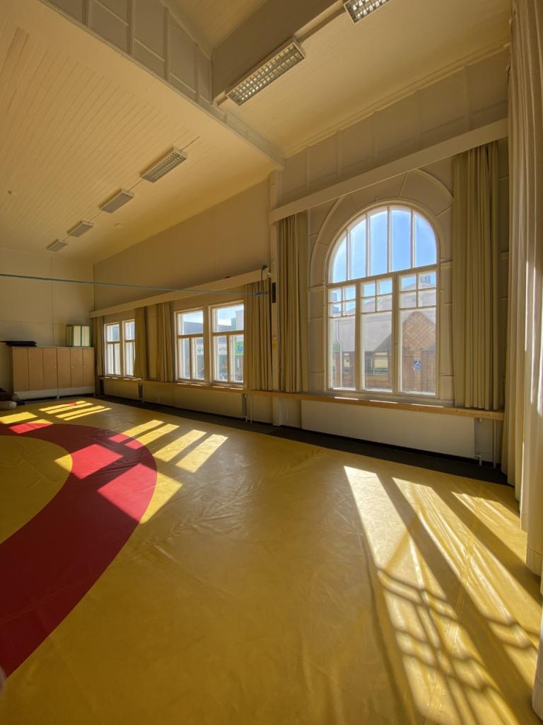 Raahela Aurinkoinen liikuntasali.